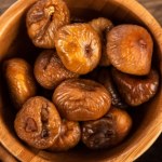 Wystarczy, że schrupiesz 3 sztuki dziennie, a wiele się zmieni. Rozruszasz jelita, zadbasz o kości, cerę i hormony