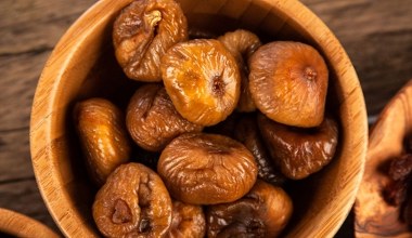 Wystarczy, że schrupiesz 3 sztuki dziennie, a wiele się zmieni. Rozruszasz jelita, zadbasz o kości, cerę i hormony