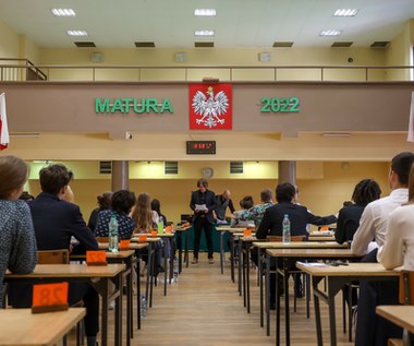 Wystartowała matura 2022 z rozszerzonego polskiego. Arkusze CKE i odpowiedzi w Interii
