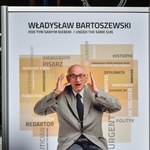 ​Wystawa poświęcona Bartoszewskiemu stanęła na wrocławskim rynku