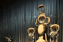 Wystawa poświęcona historii modnych fryzur w Paryżu