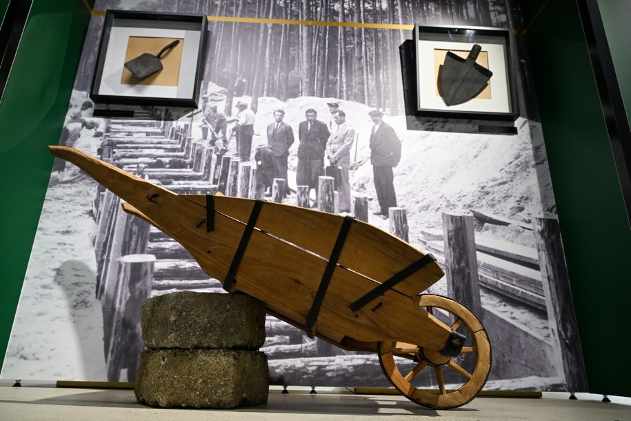 Wystawa "Stalowe pamiątki" w Stalowej Woli /Darek Delmanowicz /PAP