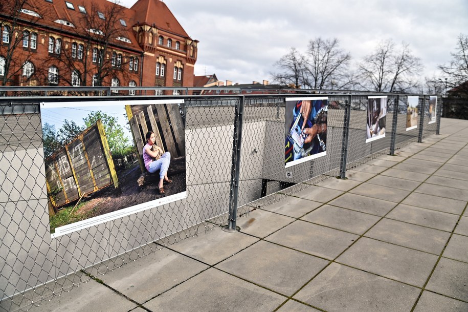 Wystawa „Zamrożone. Życie dzieci na linii frontu” / 	Marcin Bielecki    /PAP