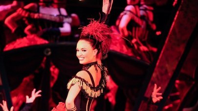 Występy kabaretu Paradis Latin przyciągają tłumy widzów