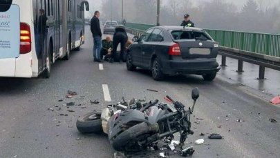 "Wystrzelił w powietrze". Groźny wypadek motocyklisty
