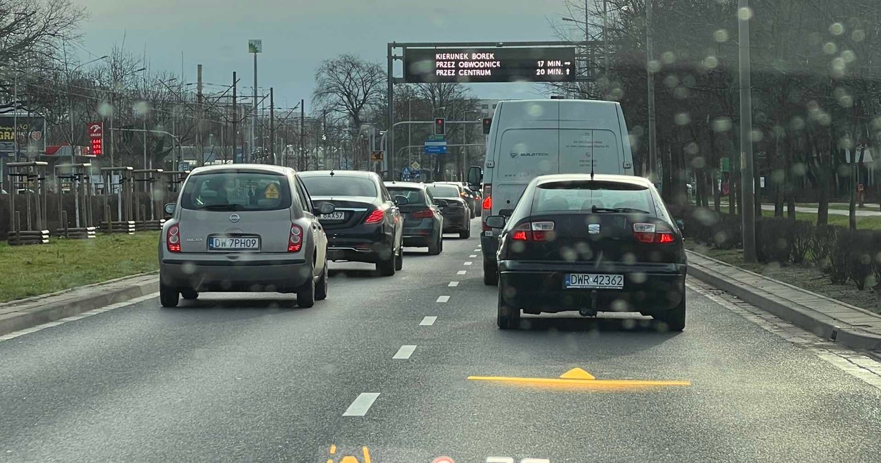 Wyświetlacz HUD pokazuje nawet gdzie się zaczyna kolejne auto /Adam Majcherek /INTERIA.PL