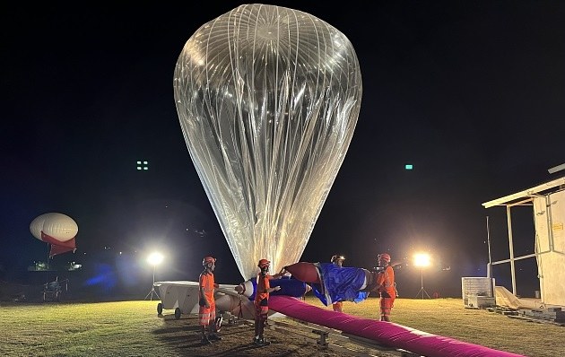 Wysyłanie balonu z instrumentem pomiarowym w atmosferę na Seszelach /CNES/SABLON Igor, 2021  /materiały prasowe