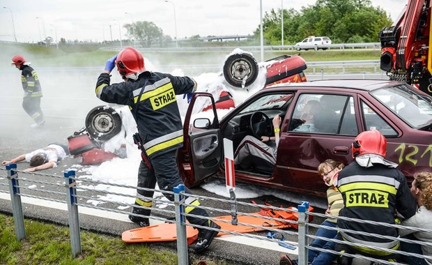 Wysyłanie SMS-ów w trakcie jazdy groźniejsze niż alkohol