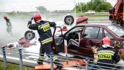 Wysyłanie SMS-ów w trakcie jazdy groźniejsze niż alkohol