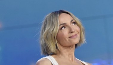 Wyszkoni na scenie w Opolu zaskoczyła widzów. Takiego stroju się nie spodziewano