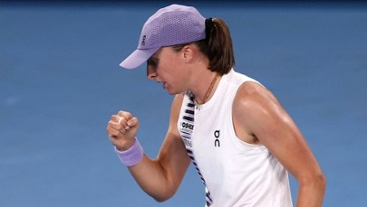 Wyszła z kłopotów obronną ręką. Iga Świątek gra dalej w Australian Open