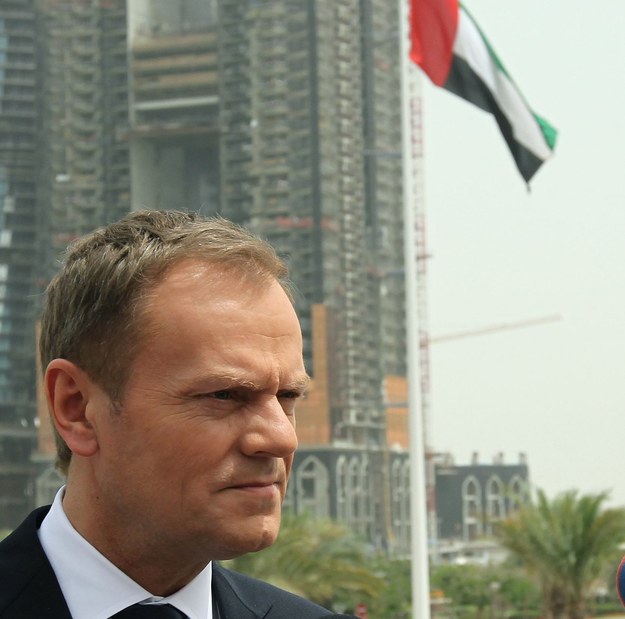 Suszy szejka Tuska w Emiratach Wytrwaj, Donaldu! Wytrwaj! Strzel sobie szejka póki co! /PAP