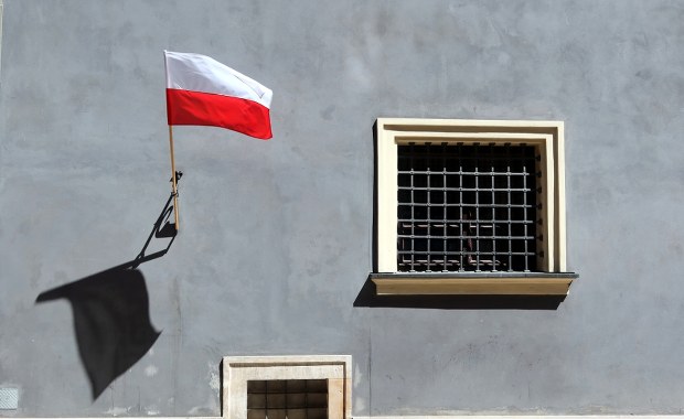 Wywieszasz flagę na 3 maja? O tych zasadach zapomina większość Polaków