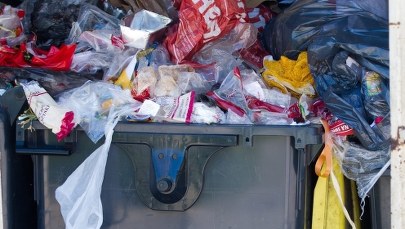 Wywóz śmieci raz na kwartał. Tanio, ale czy bezpiecznie?