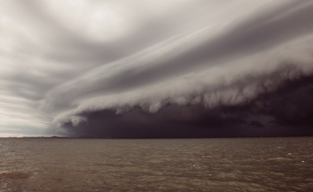 Wywrócone łodzie i służby ratownicze w akcji. Gwałtowna pogoda na północy Polski