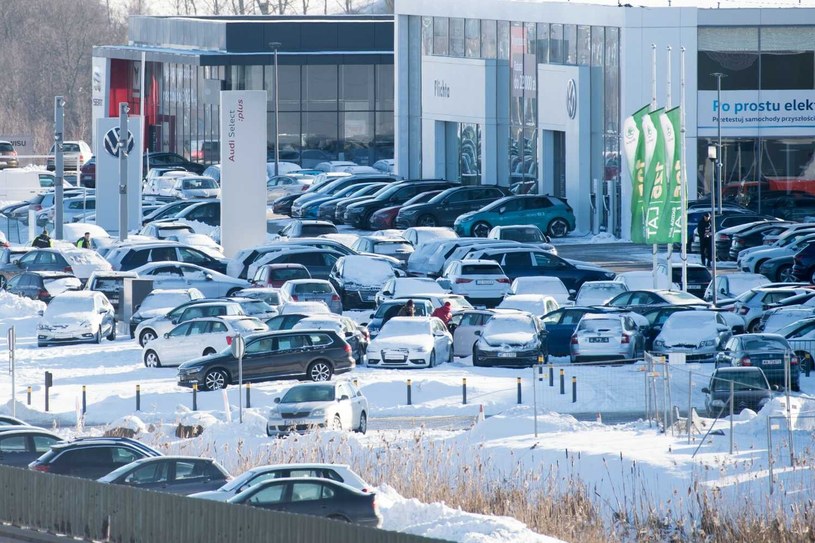Wyższe ceny samochodów zniechęcają Niemców do wymiany aut na nowe /Wojciech Stróżyk /East News