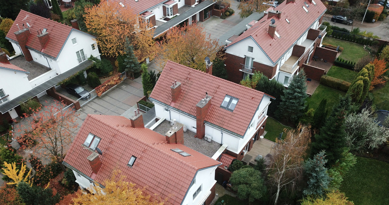 Wyższe rachunki za ogrzewanie domów obejmą nawet 6,5 mln gospodarstw jednorodzinnych /Mateusz Grochocki /East News