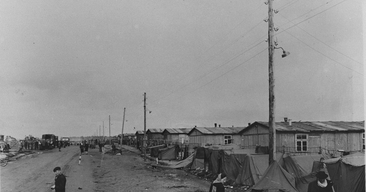 Wyzwolenie obozu Bergen-Belsen. To tu dotarły kobiety, którym udało się przeżyc "marsz śmierci" /United States Holocaust Memorial Museum /Archiwum autora