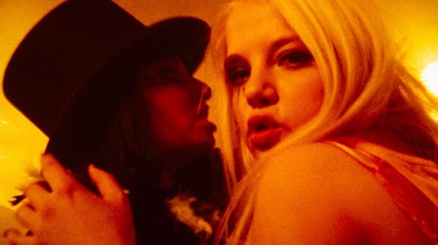 film czarno-biały i seksuprawiam seks z macochą