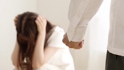 Wyzywał, przewracał i poniżał. Tak piłkarz Górnika Łęczna miał znęcać się nad partnerką