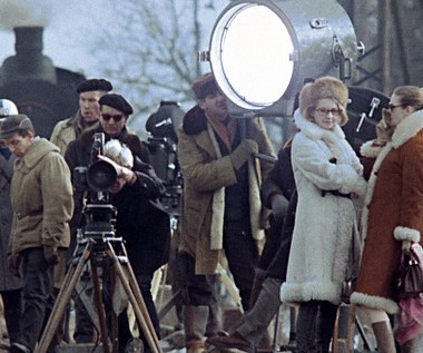 Wzajemne przenikanie się sztuki i życia podkreśla obsada: Beata Tyszkiewicz, Elżbieta Czyżewska, Bogumił Kobiela, Daniel Olbrychski grają właściwie siebie, mówią własnymi tekstami.