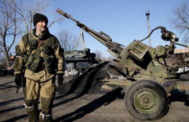 Wzajemny ostrzał na Ukrainie, a szef MSZ Niemiec mówi o "odprężeniu"