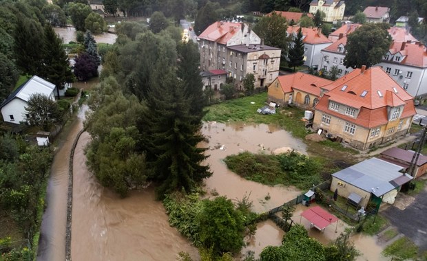 Wzbierają rzeki na Śląsku, niespokojna noc w Kłodzku 