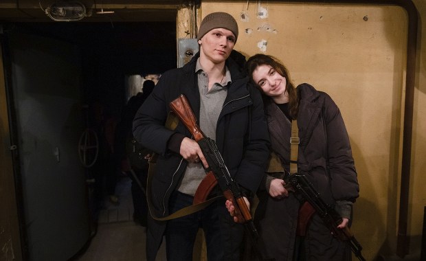 Wzięli wcześniej ślub i wstąpili do armii. „Musimy bronić naszego kraju”