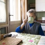 Wzmacnia serce i wydłuża życie. Seniorzy powinni pić codziennie