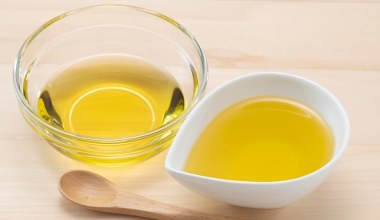 Wzmocnij i wygładź rzęsy tanim olejkiem z migdałów