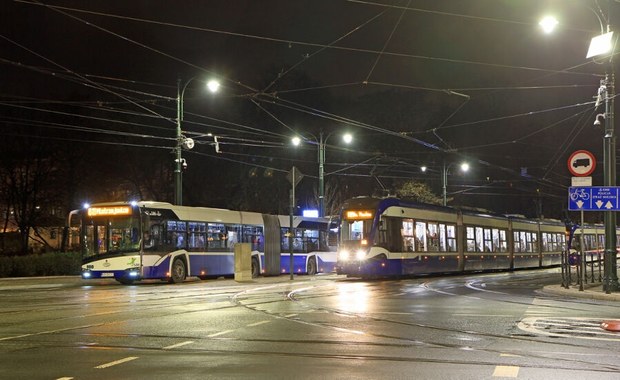 Wzmocniona komunikacja miejska w andrzejkową noc