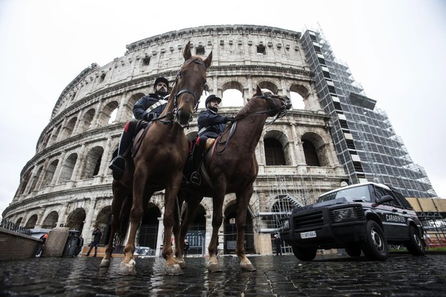 Wzmocnione siły policji na ulicach Rzymu /ANGELO CARCONI /PAP/EPA