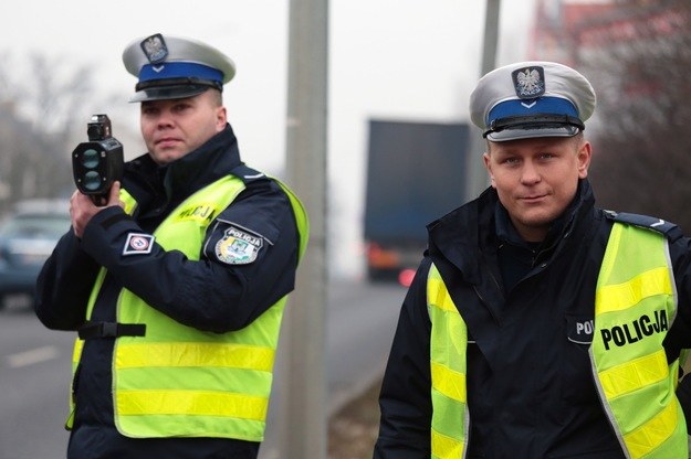 Wzmożone kontrole policji rozpoczęły się już w weekend i potrwają do środy /Piotr Jędzura /Reporter