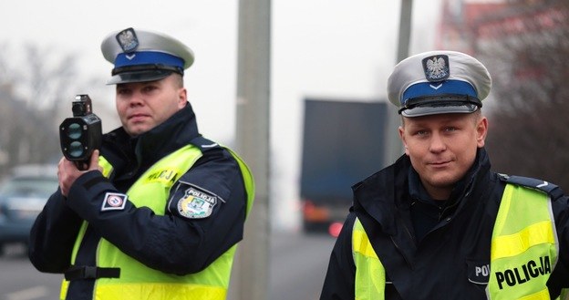 Wzmożone kontrole policji rozpoczęły się już w weekend i potrwają do środy /Piotr Jędzura /Reporter