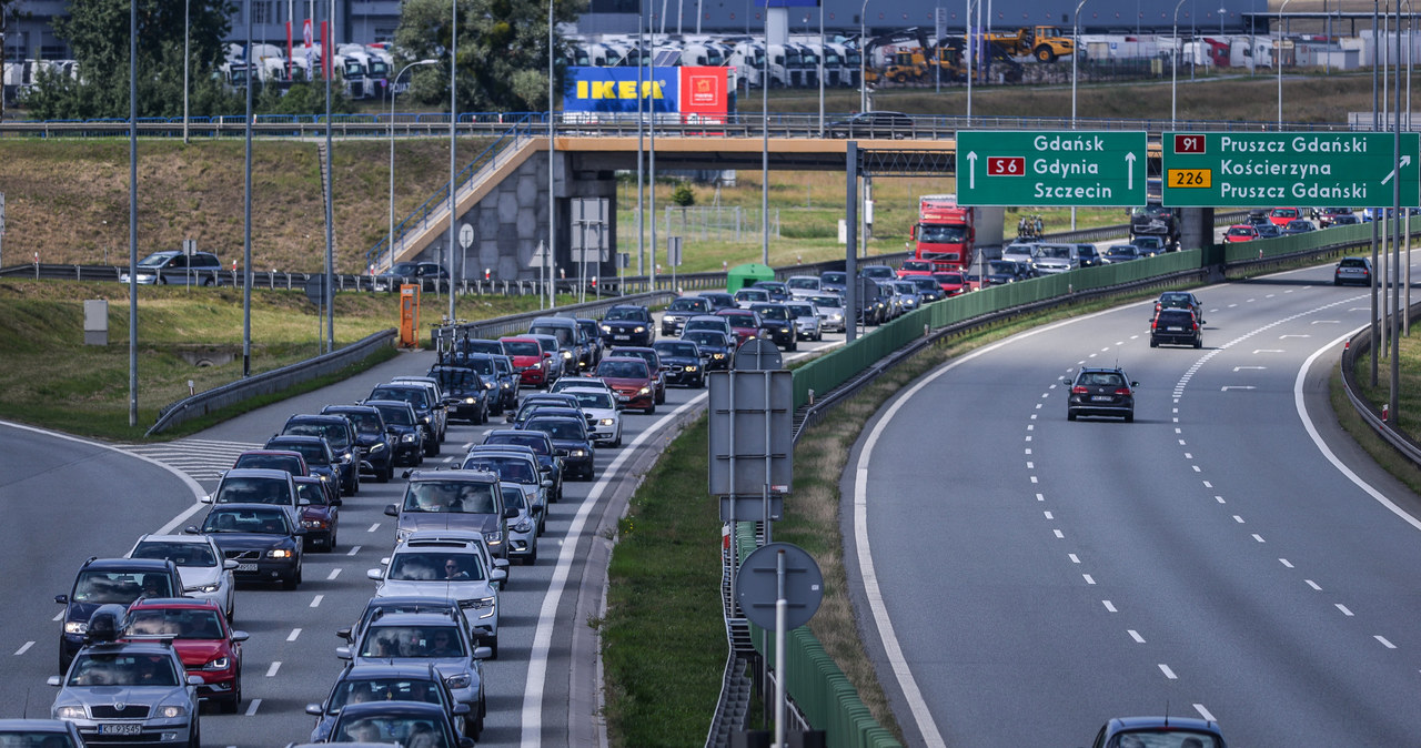 Wzmożony ruch będzie generował potężne korki. Szczególnie do bramek autostradowych /Przemek Świderski /East News