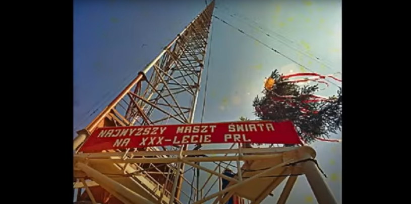 Wznoszący się na wysokość 646 metrów i 38 centymetrów maszt ważył 420 ton /YouTube