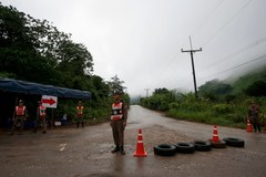 Wznowiono akcję ratunkową w Tajlandii. Ośmiu chłopców i trener czekają na pomoc