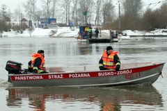 Wznowiono poszukiwania kierowcy zatopionego samochodu