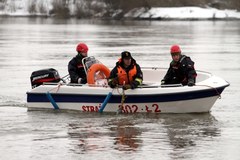 Wznowiono poszukiwania kierowcy zatopionego samochodu