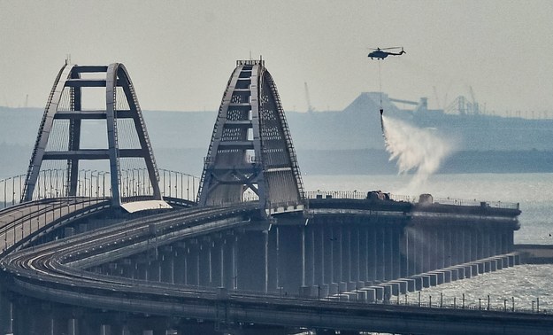 Wznowiony ruch pociągów na Moście Krymskim /STRINGER /PAP