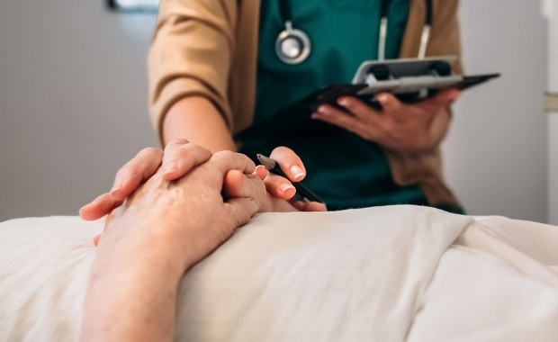 Wzrost liczby eutanazji. Europejski kraj podał dane