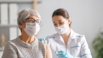 Wzrost zachorowań na Covid-19 w Polsce. Nowe warianty i apel do seniorów