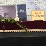 Wzruszający pogrzeb Janusza Majewskiego. Tłumy gwiazd przybyły pożegnać ukochanego reżysera