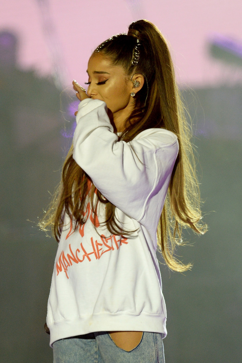 Wzruszona Ariana Grande w Manchesterze /fot. Dave Hogan /Getty Images