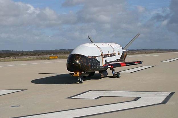 X-37B bezpiecznie wrócił na Ziemię /AFP