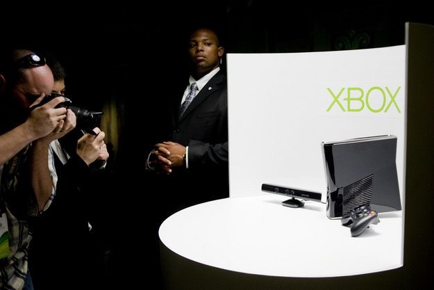 Xbox 360 250GB S - wersja z dodatkiem Kinect, która zadebiutuje w listopadzie /AFP