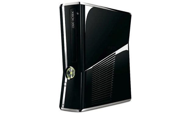 Xbox 360 Slim w całej okazałości! /Informacja prasowa