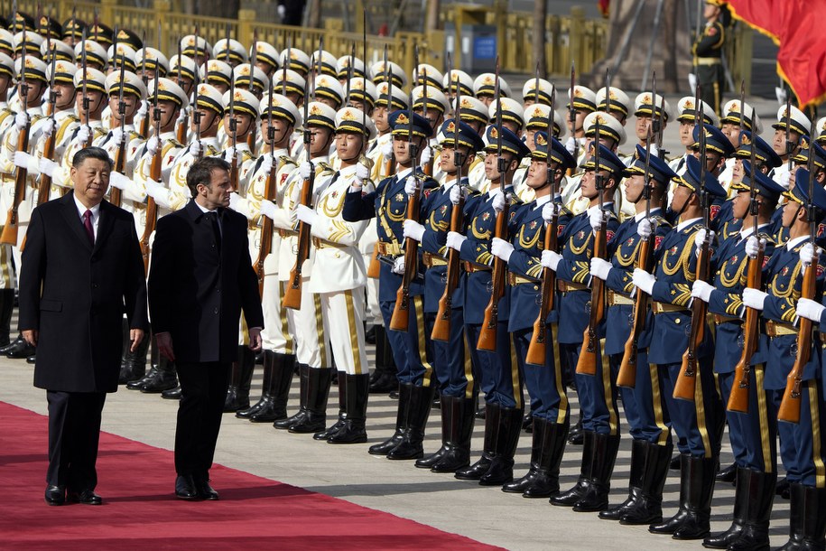 Xi Jinping i Emmanuel Macron /	Ng Han Guan / POOL /PAP/EPA