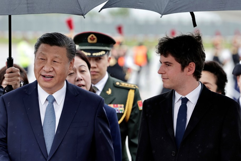 Xi Jinping i Gabriel Attal / 	STEPHANE DE SAKUTIN / POOL /PAP/EPA