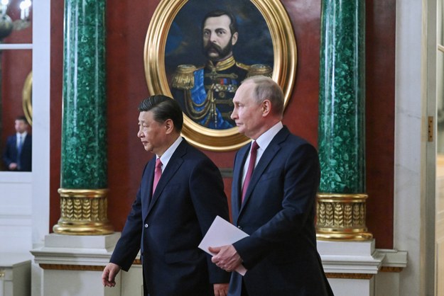 Xi Jinping i Władimir Putin /GRIGORY SYSOEVS / SPUTNIK / KREMLIN /PAP/EPA